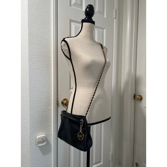 Michael Kors Jet Set Medium Black Pebbled Leather Crossbody Bag - Picture 10 of 11